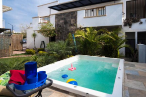 Lujosa casa: alberca terapéutica 3x2m, chimenea, cocina profesional